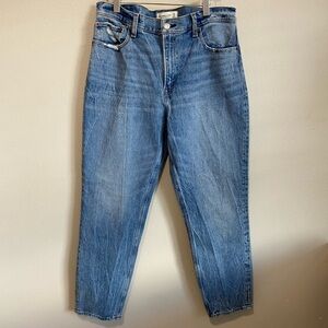 Abercrombie and Fitch High Rise Mom Jeans size 12/31